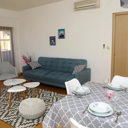 Apartman Lana Apartment *