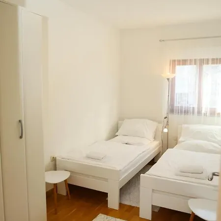 Apartman Lana *
