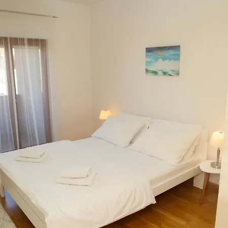 Apartman Lana *